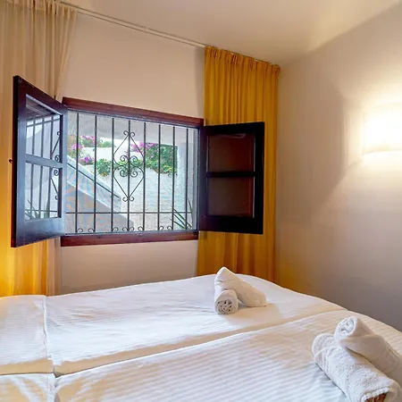 Апартаменты Capistrano Village Casa Emma Casasol Нерха